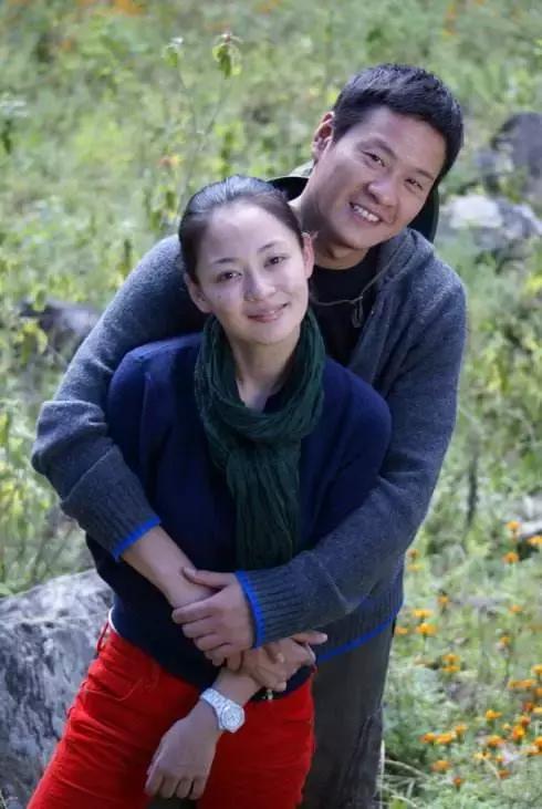 陈佳妍现任老公是谁？陈佳妍与陈小春有什么