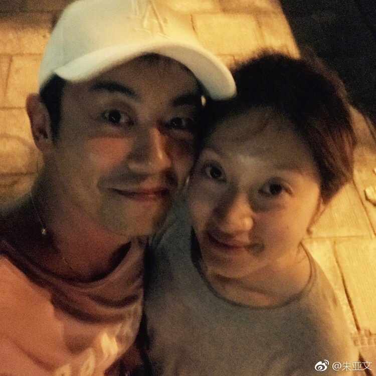 为什么很多女明星喜欢朱亚文？朱亚文是行走
