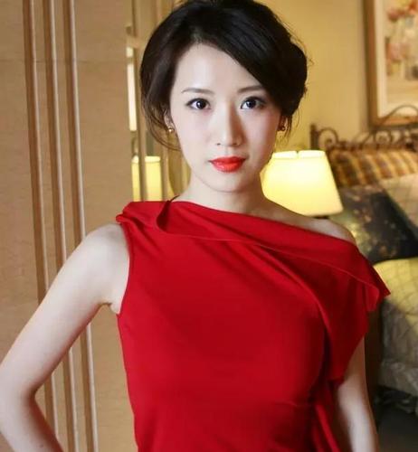 李念婚纱照(婚礼纪婚纱照)