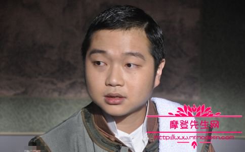 何文辉老婆是谁？周星驰三请何文辉是真的吗