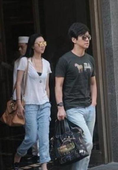 李健妻子有多美来看照片(李健妻子的近照)