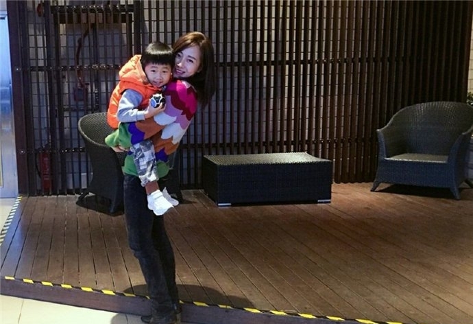 潘长江女儿潘阳老公富豪背景惊人(潘长江女儿潘阳的个人简历资料)