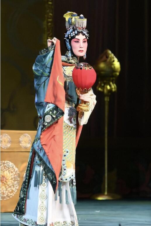 中国京剧院排挤张火丁真假(京剧名家张火丁近况)