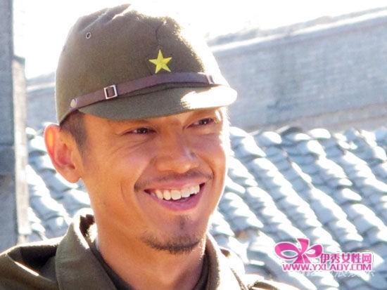 芦芳生为什么不火？芦芳生早年最帅的照片站(芦芳生的个人资料)