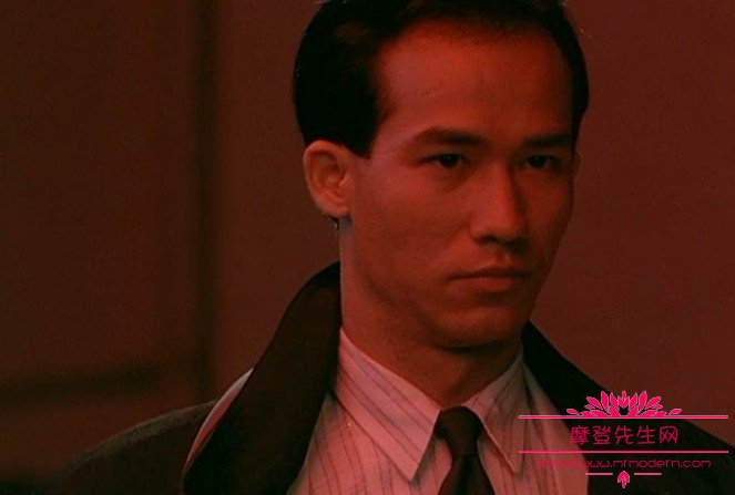 李子雄长得和梁朝伟很像是亲戚吗？李子雄都(一直以为李子雄和梁朝伟是一个人)