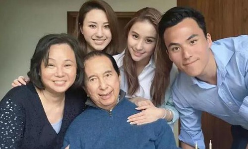 梁安琪多少岁嫁给赌王的？梁安琪年轻时候的(梁安琪什么时候与赌王结的婚)