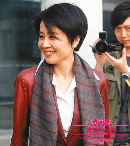 梁安琪多少岁嫁给赌王的？梁安琪年轻时候的(梁安琪什么时候与赌王结的婚)