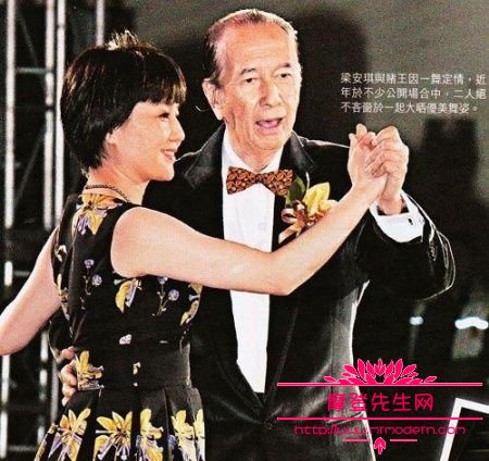 梁安琪多少岁嫁给赌王的？梁安琪年轻时候的(梁安琪什么时候与赌王结的婚)
