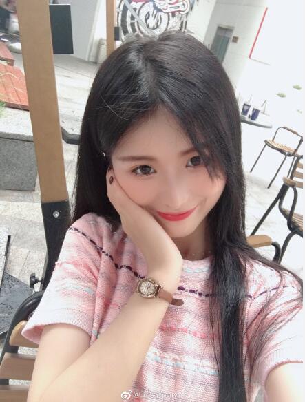 吕冠成女友王媛茜资料照片
