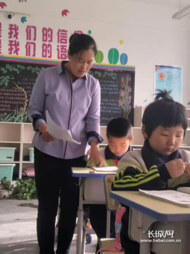 乡村女教师，小说乡村野事全集免费阅读(全面)