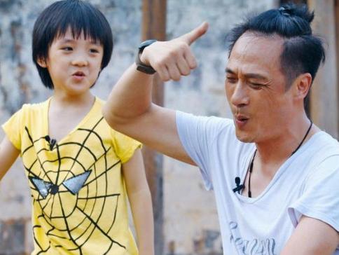 吴镇宇的孩子怎么受伤的？吴镇宇为什么叫吴(吴镇宇儿子在哪个节目受伤)