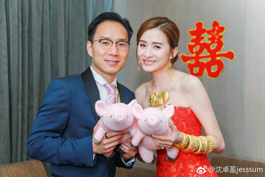 沈卓盈和颖儿长的很像对比图