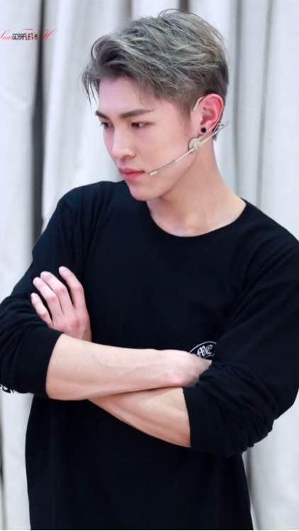 韩沐伯为什么没有进团？韩沐伯和秦奋长的好