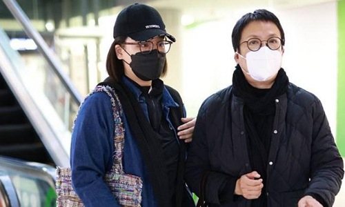 网友英国偶遇马思纯张哲轩(马思纯男友张哲轩)