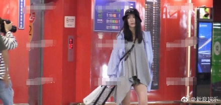 娄艺潇新恋情曝光新男友竟是陈若轩(娄艺潇男友现在是谁)