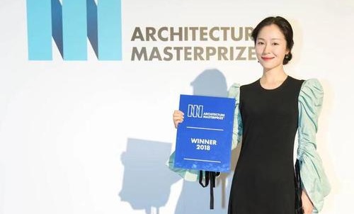 江一燕白莲花是什么意思？江一燕和霍思燕长(江一燕是霍思燕吗)