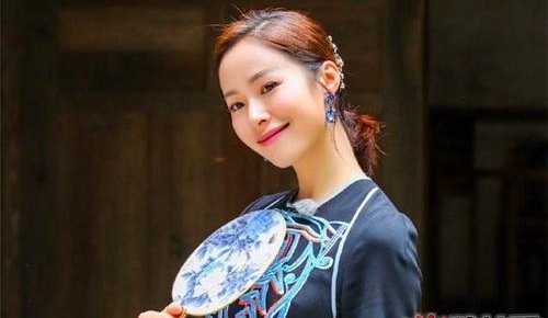 江一燕白莲花是什么意思？江一燕和霍思燕长(江一燕是霍思燕吗)