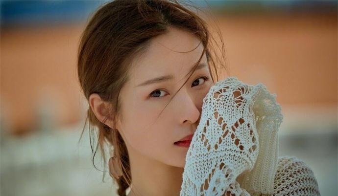 江一燕白莲花是什么意思？江一燕和霍思燕长(江一燕是霍思燕吗)
