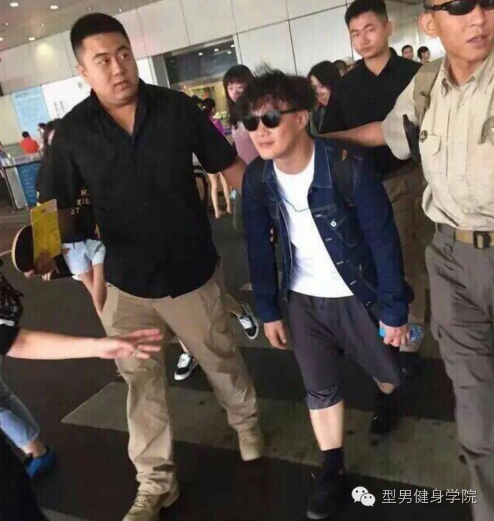陈奕迅1米3是怎么回事？陈奕迅为什么被人(陈奕迅身高一米三)