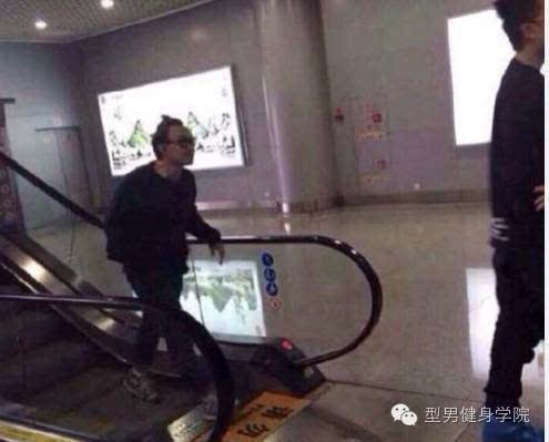陈奕迅1米3是怎么回事？陈奕迅为什么被人(陈奕迅身高一米三)