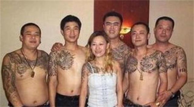 乔四爷玩过的女人，东北乔四指哪24位女明星都有谁（东北乔四爷超了谁的车） 本文共（2203字）